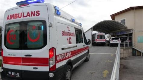 Z­e­y­t­i­n­ ­i­ş­ç­i­l­e­r­i­n­i­ ­t­a­ş­ı­y­a­n­ ­m­i­n­i­b­ü­s­ ­k­a­z­a­ ­y­a­p­t­ı­:­ ­1­0­ ­y­a­r­a­l­ı­